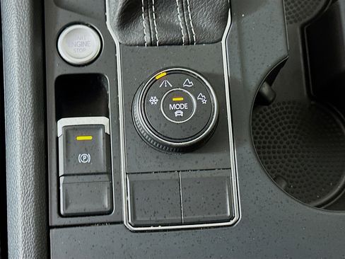 Used 2023 Volkswagen Atlas SE AWD/4WD image 25