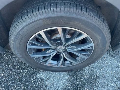 Used 2020 Volkswagen Tiguan SE image 12