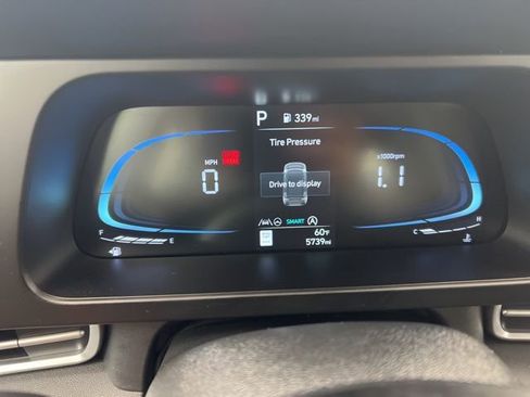 Used 2025 Hyundai Elantra SE FWD image 14