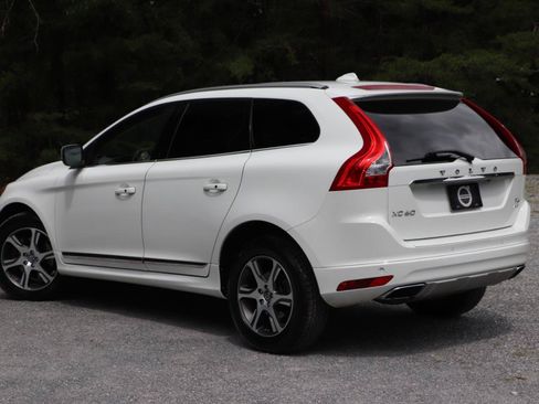 Used 2015 Volvo XC60 T6 w/ Proximity Package AWD/4WD image 38