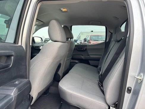 Used 2018 Toyota Tacoma SR image 12