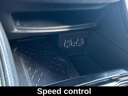 Used 2025 Chrysler Pacifica Limited image 20