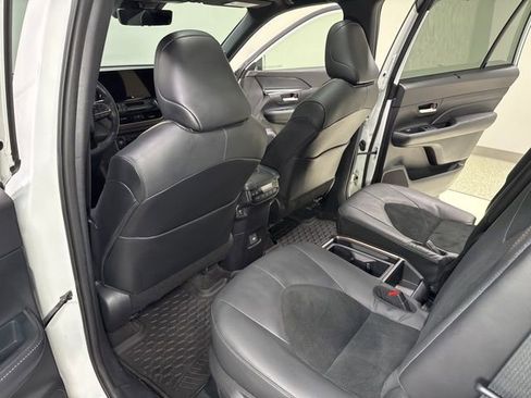 Used 2024 Toyota Grand Highlander AWD Hybrid image 28