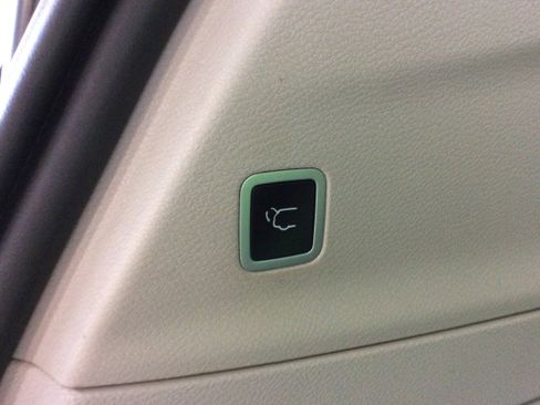 Used 2024 Chrysler Pacifica Limited w/ Trailer Tow Group image 6