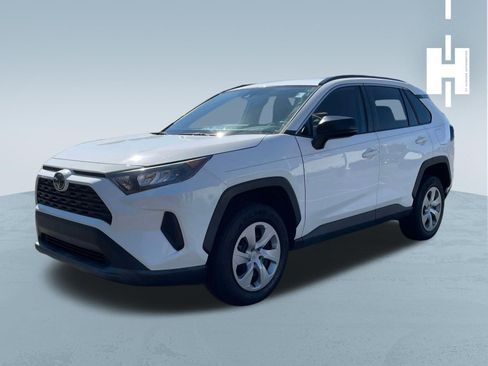 Used 2021 Toyota RAV4 LE FWD image 3