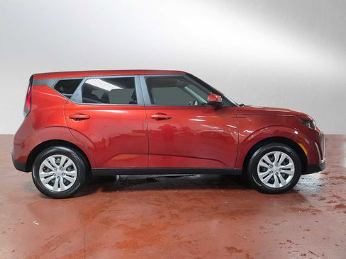 Used 2023 Kia Soul LX image 8