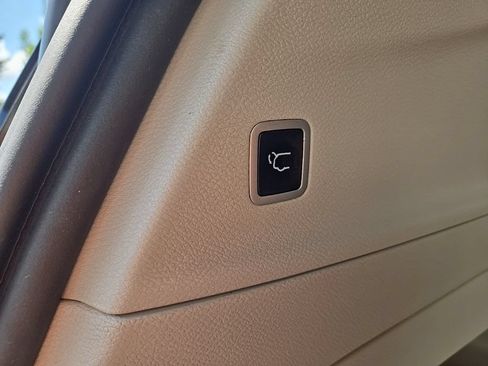 Used 2019 Chrysler Pacifica Touring-L FWD image 15