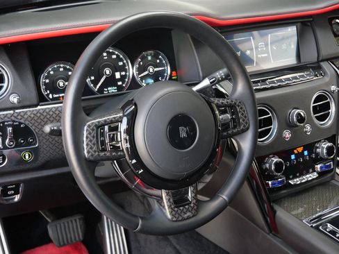 Certified 2020 Rolls-Royce Cullinan Black Badge image 26