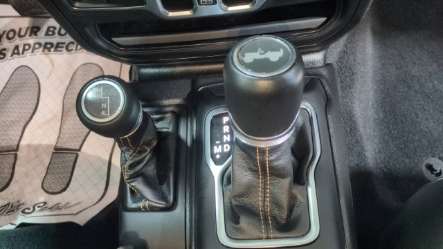 Used 2022 Jeep Wrangler Unlimited Sahara AWD/4WD image 14