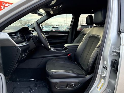 New 2026 Jeep Grand Cherokee Altitude AWD/4WD image 10