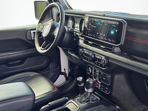 Used 2024 Jeep Gladiator Rubicon AWD/4WD image 29
