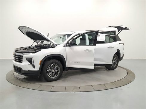 Used 2025 Chevrolet Traverse LT w/ LPO, Floor Liner Package image 11