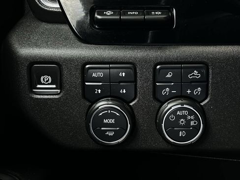 Used 2024 Chevrolet Silverado 3500 High Country w/ High Country Premium Package AWD/4WD image 29