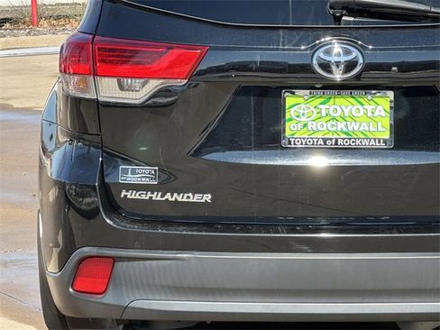 Used 2019 Toyota Highlander XLE image 5