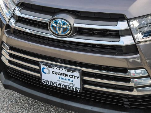 Used 2019 Toyota Highlander Limited Platinum image 6