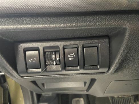 Used 2020 Subaru Outback Premium image 17