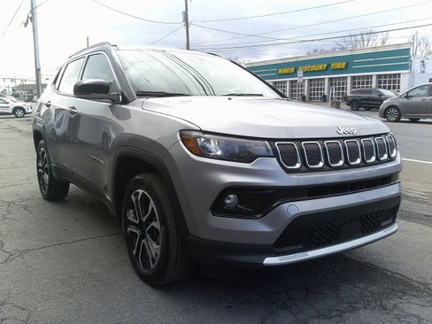 Used 2022 Jeep Compass Limited image 7