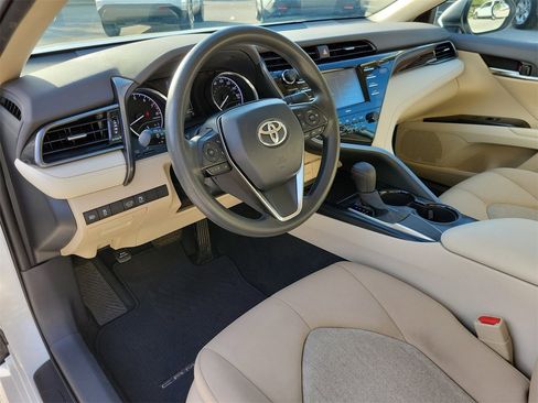Used 2020 Toyota Camry LE image 15