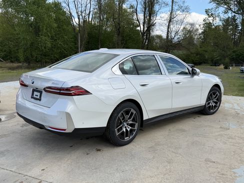 New 2026 BMW 530i xDrive w/ Premium Package AWD/4WD image 4