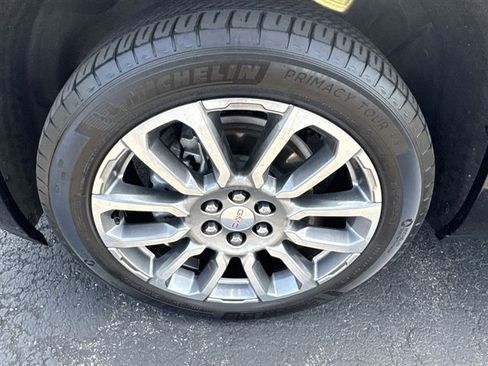 Certified 2023 GMC Acadia Denali w/ Denali Ultimate Package AWD/4WD image 32