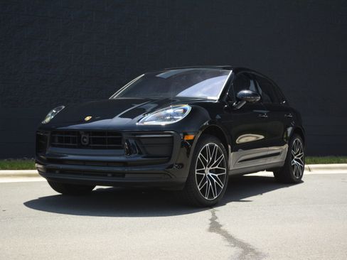 Certified 2026 Porsche Macan AWD/4WD image 1