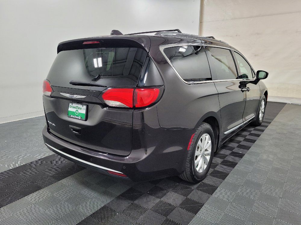 Used 2019 Chrysler Pacifica Touring-L FWD image 9