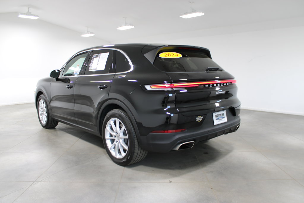 Used 2024 Porsche Cayenne AWD/4WD image 7