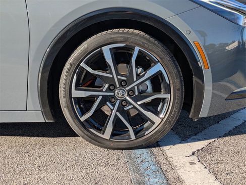 Used 2024 Toyota Prius Prime SE image 11