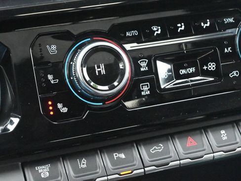 Used 2024 GMC Sierra 2500 AT4 w/ AT4 Preferred Package image 27