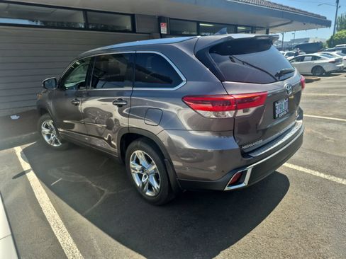 Used 2017 Toyota Highlander Limited AWD/4WD image 9