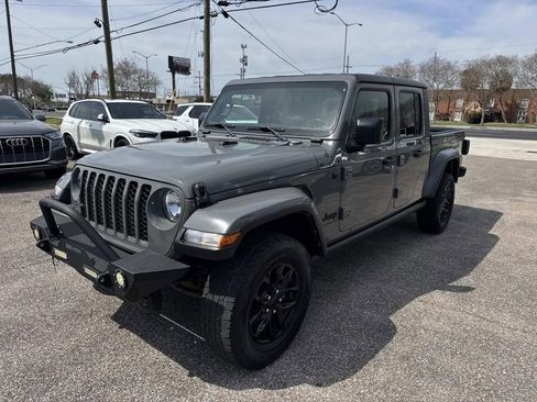 Used 2021 Jeep Gladiator Sport image 3