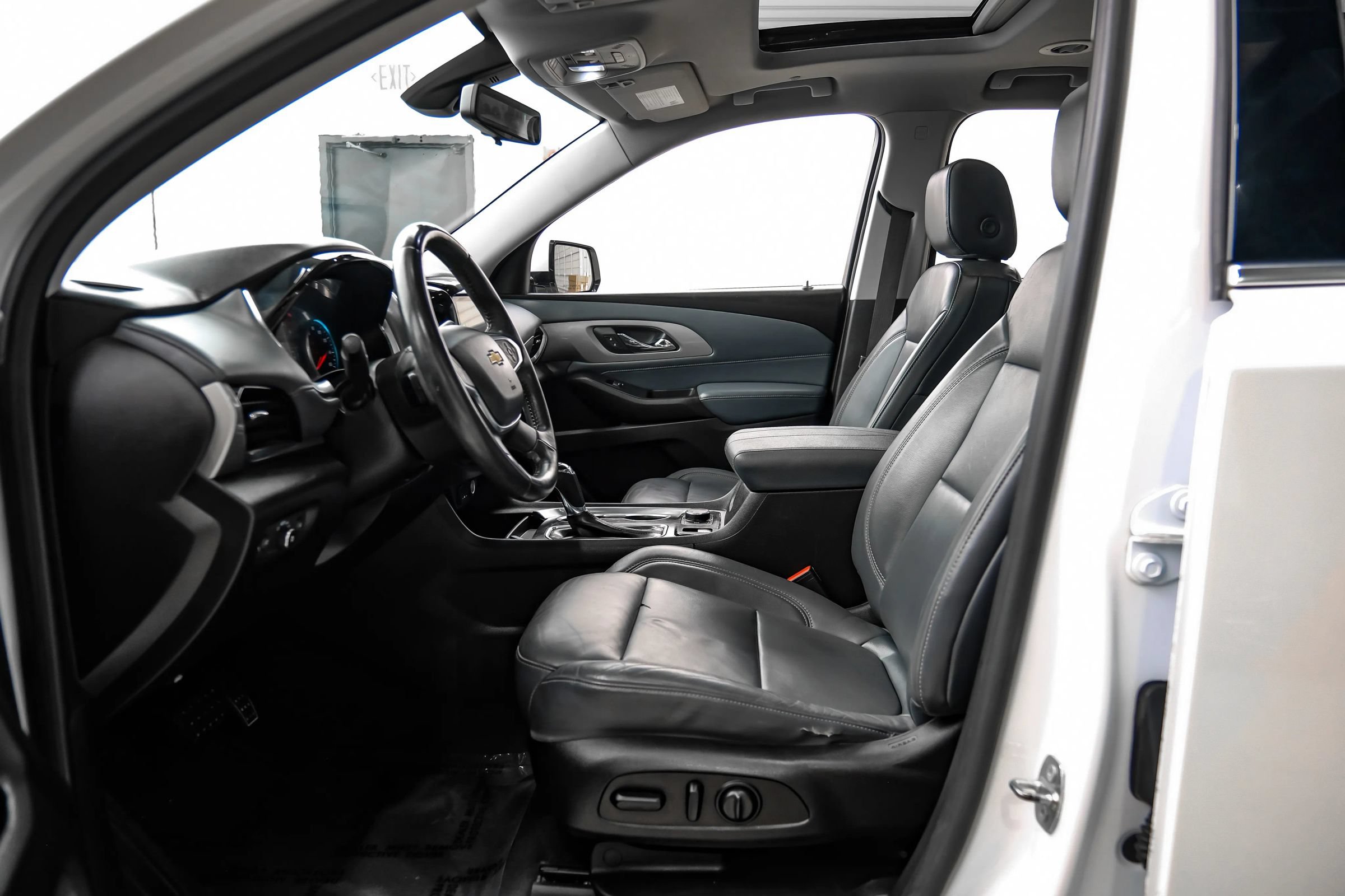 Used 2018 Chevrolet Traverse LT FWD image 44