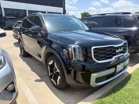 Certified 2024 Kia Telluride S w/ S Sunroof Package AWD/4WD image 3