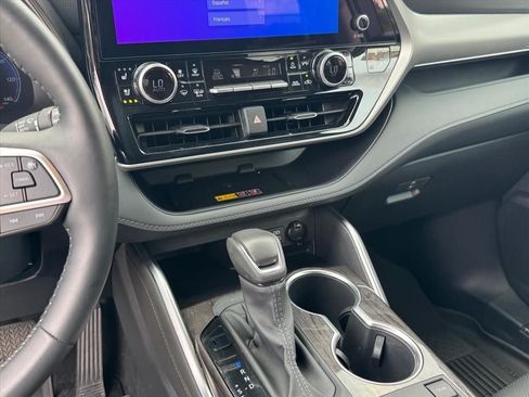Certified 2026 Toyota Highlander Platinum AWD/4WD image 27