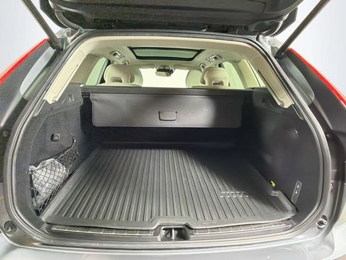 Used 2019 Volvo XC60 T5 Inscription w/ Protection Package FWD image 29