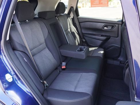 Certified 2025 Nissan Rogue SV FWD image 9