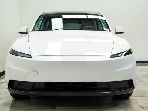 Used 2026 Tesla Model Y 2WD image 6