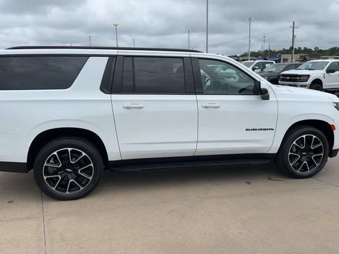Used 2022 Chevrolet Suburban RST w/ Luxury Package AWD/4WD image 2