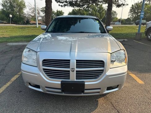 Used 2007 Dodge Magnum SXT w/ Convenience Group III AWD/4WD image 4