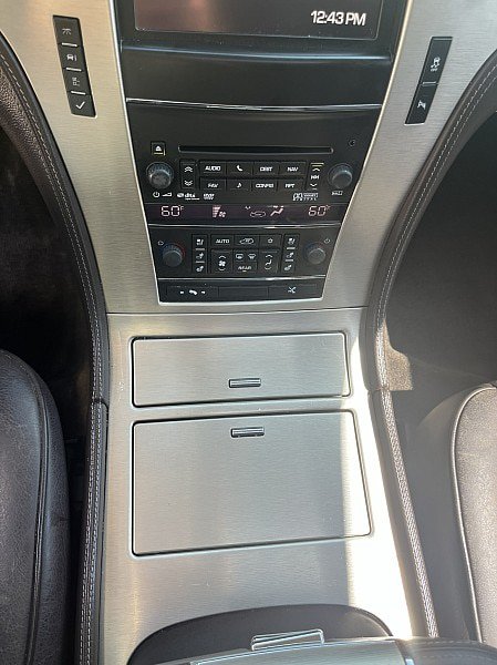 Used 2013 Cadillac Escalade Platinum RWD image 11