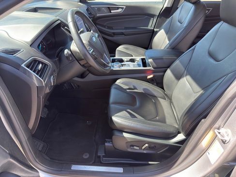 Used 2022 Ford Edge Titanium image 4