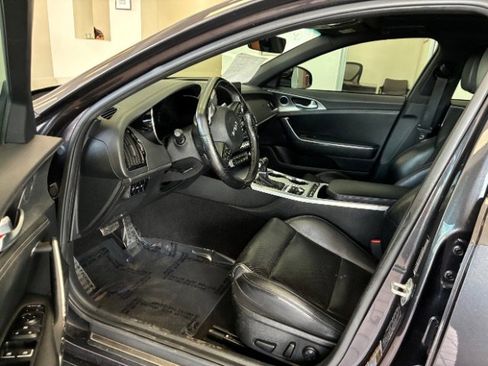 Used 2022 Kia Stinger GT1 RWD image 15