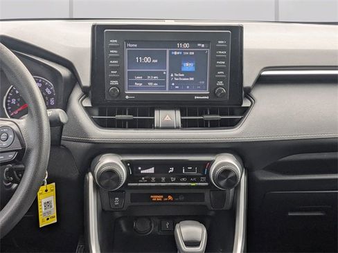 Used 2021 Toyota RAV4 LE image 17