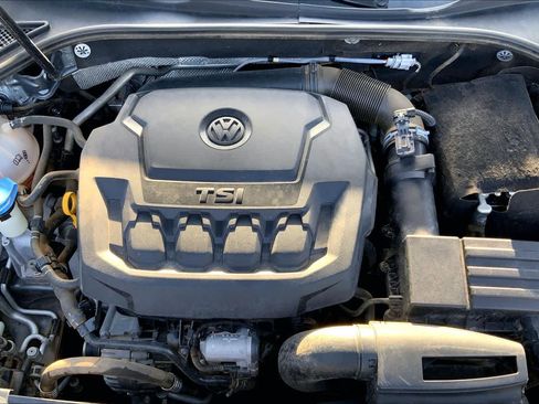 Used 2018 Volkswagen Passat 2.0T S FWD image 32