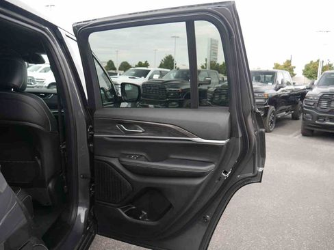 New 2025 Jeep Grand Cherokee Limited image 21