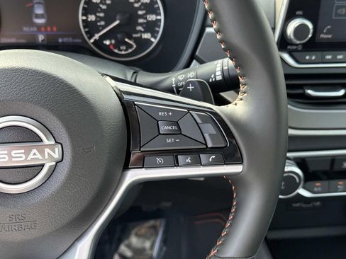 Used 2025 Nissan Altima 2.5 SR image 23