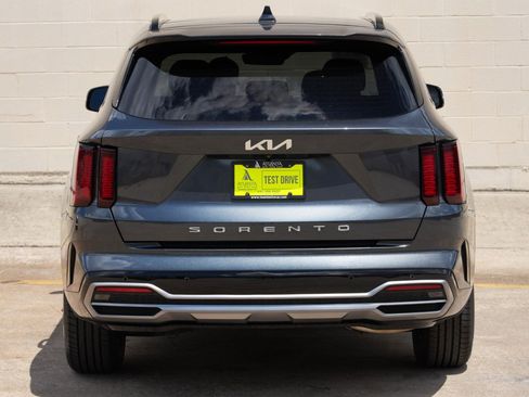 Used 2022 Kia Sorento S w/ Panoramic Sunroof Package FWD image 49