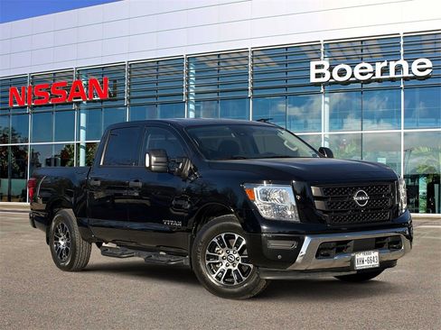 Certified 2024 Nissan Titan SV w/ SV Convenience Package image 1