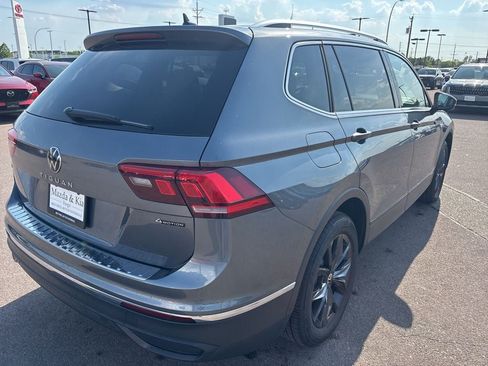 Used 2024 Volkswagen Tiguan SE w/ Panoramic Sunroof Package AWD/4WD image 5