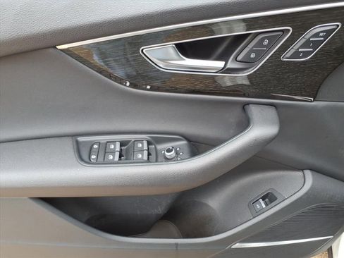 Used 2022 Audi Q7 Premium Plus image 16